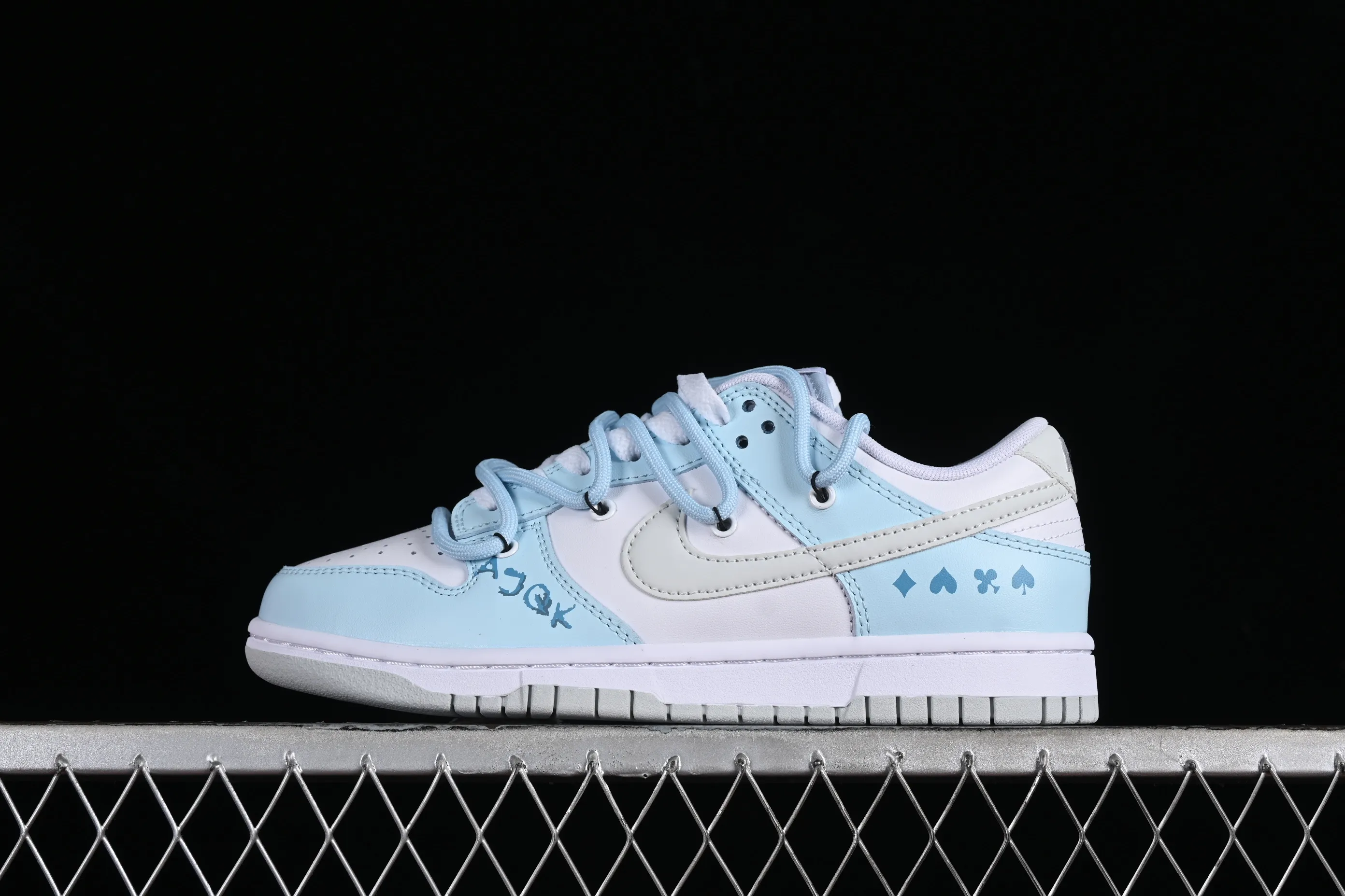 All categories Nk SB Dunk series Nk SB Dunk Low low-top sneakers Nk Dunk Low heart playing card graffiti American North Carolina blue SB strap low-top casual sneakers DV0831-101